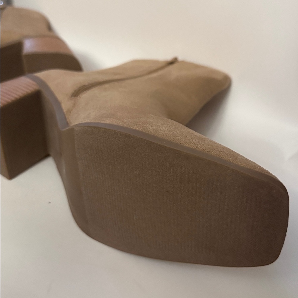 Journee Chic Tan Suede Fringe Boots Journee Comfort Sole
Size 12 - Picture 6 of 8